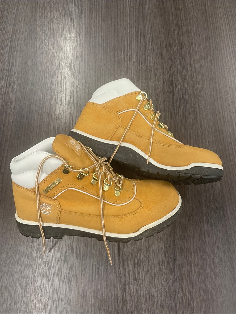 Timberland Boys size 6 Wheat Nubuck, white,  Lace-Up hiking field boot